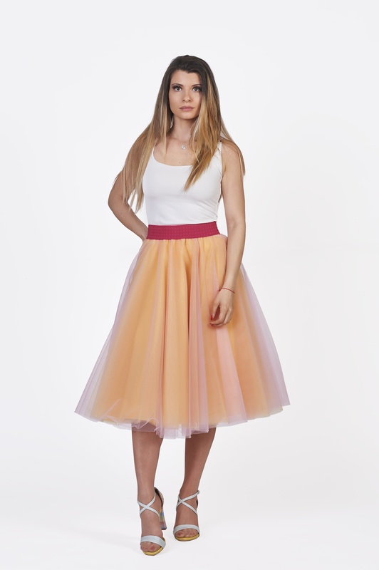 Unveil your fashion finesse in our yellow & pink tulle skirt, featuring 6 layers for a chic look.
