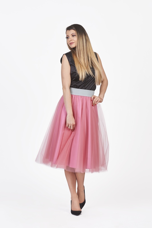 Experience whispers of romance in the graceful Midi Light Ashes of Roses Tulle Skirt.